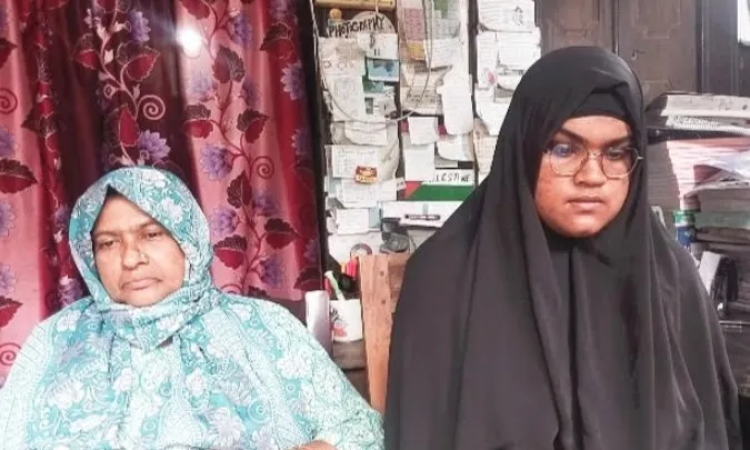 হুমকির মুখে স্কুলে যাওয়া বন্ধ করে দিয়েছেন দশম শ্রেনির ছাত্রী, পুড়িয়ে মারার হুমকি